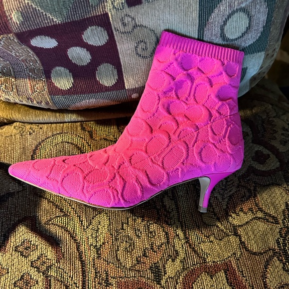 Beautiful Coach pink canvas booties size 7.  NWOT. - Picture 2 of 5